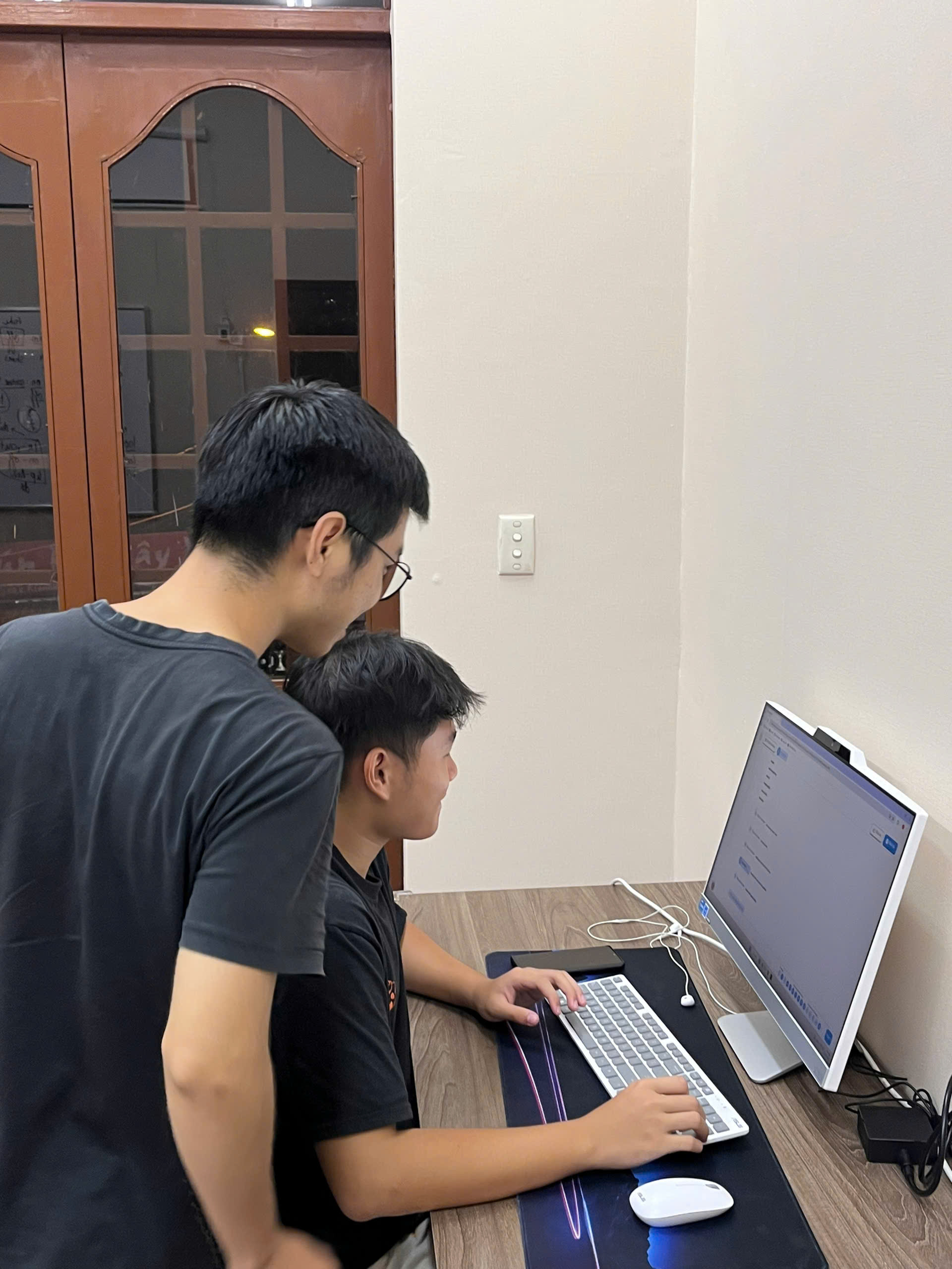 Luyện thi KET PET cùng giáo viên