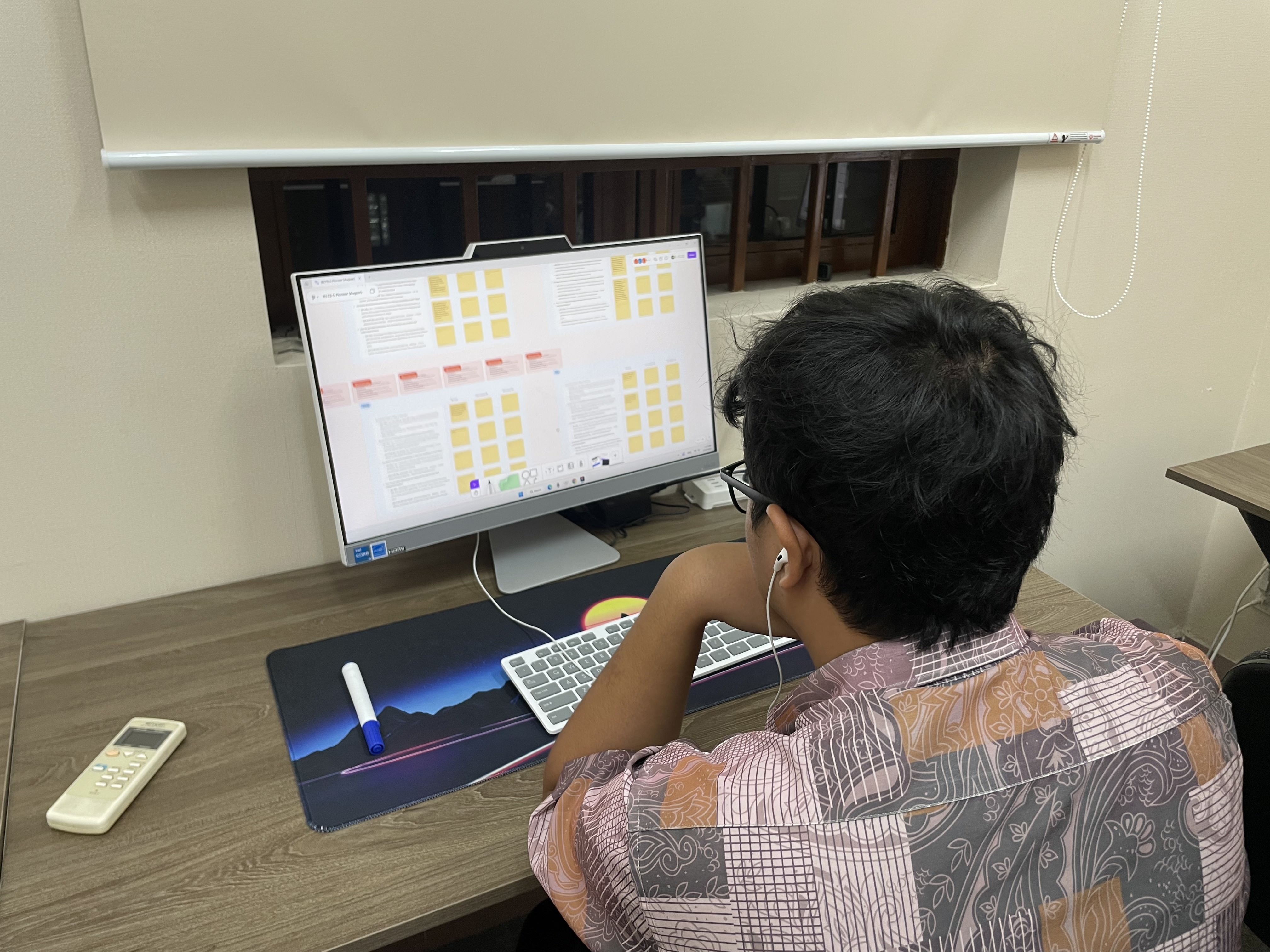 Học sinh IELTS làm bài trên phần mềm do Chamchi phát triển